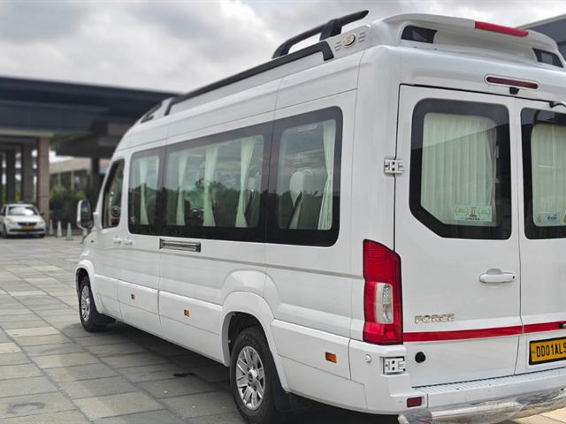 16 seater Luxury Urbania – rear three-quarter view