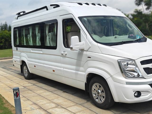 16 seater Luxury Urbania – exterior front view