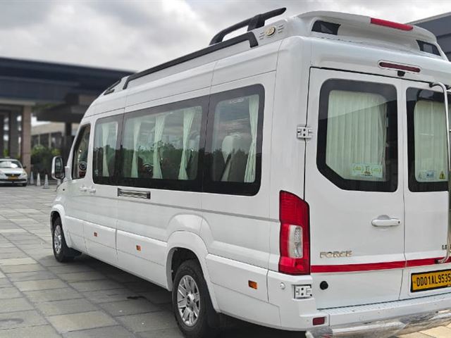 16 seater Luxury Urbania – rear side view