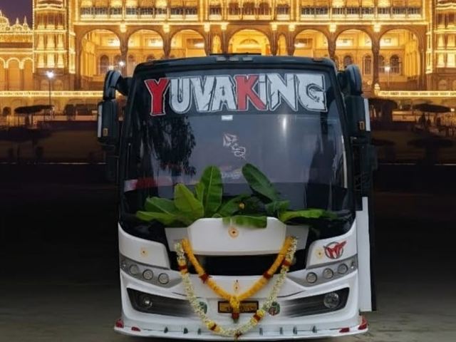 33 seater Yuva King bus – front view at Mysuru Palace