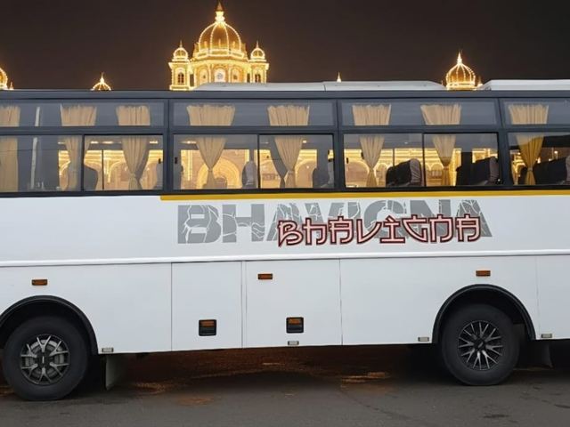 33 seater bus – side view at Mysuru Palace