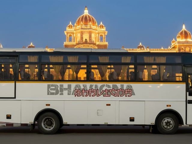 33 seater bus – side profile at dusk
