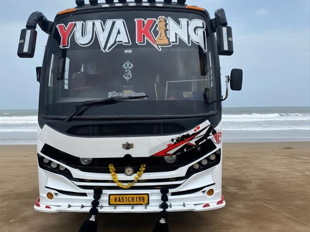 49 seater Yuva King bus – front view